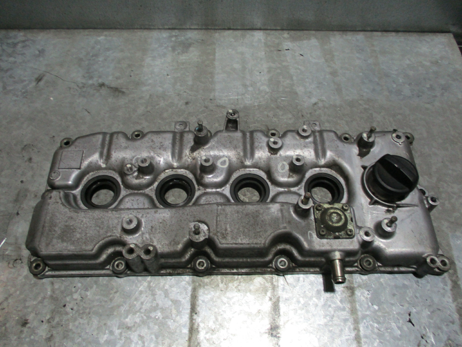 ISUZU D-MAX 2.5 TWIN TURBO DIESEL 4JK1 ROCKER COVER 2012