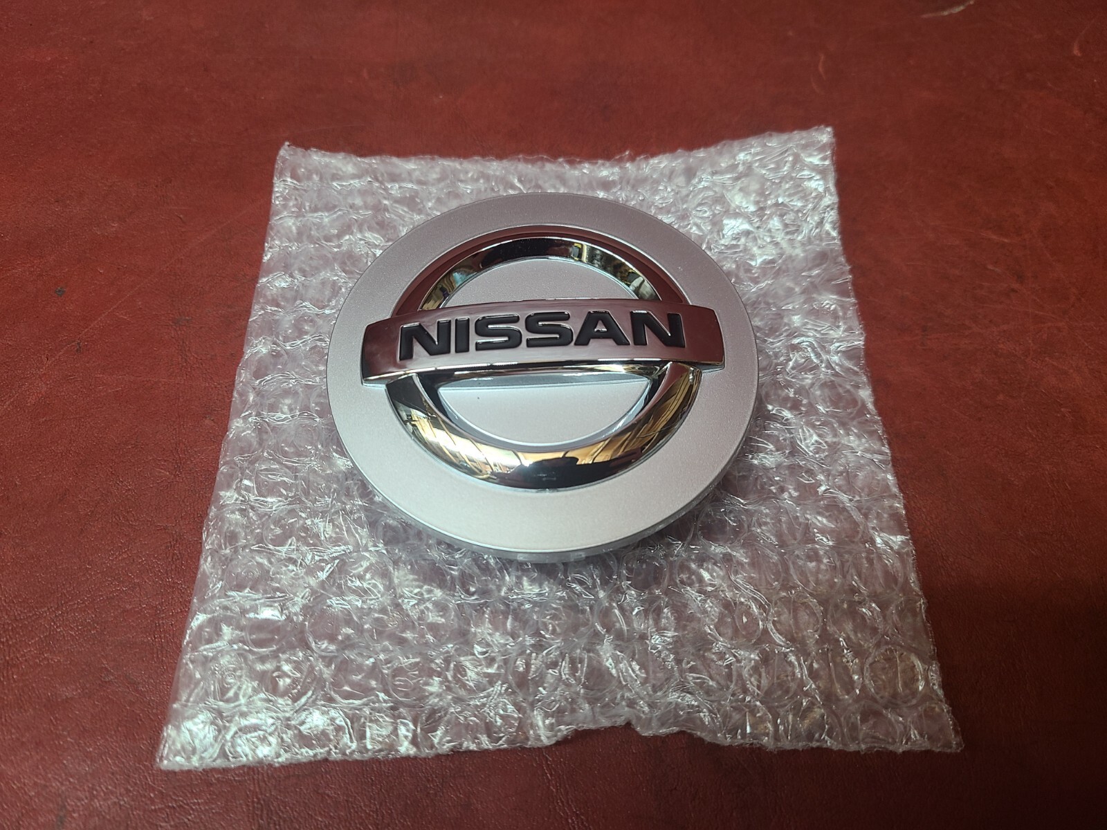 パーツ Ss 04 05 06 07 Nissan Titan OEM Center Hub Cap Silver 62436