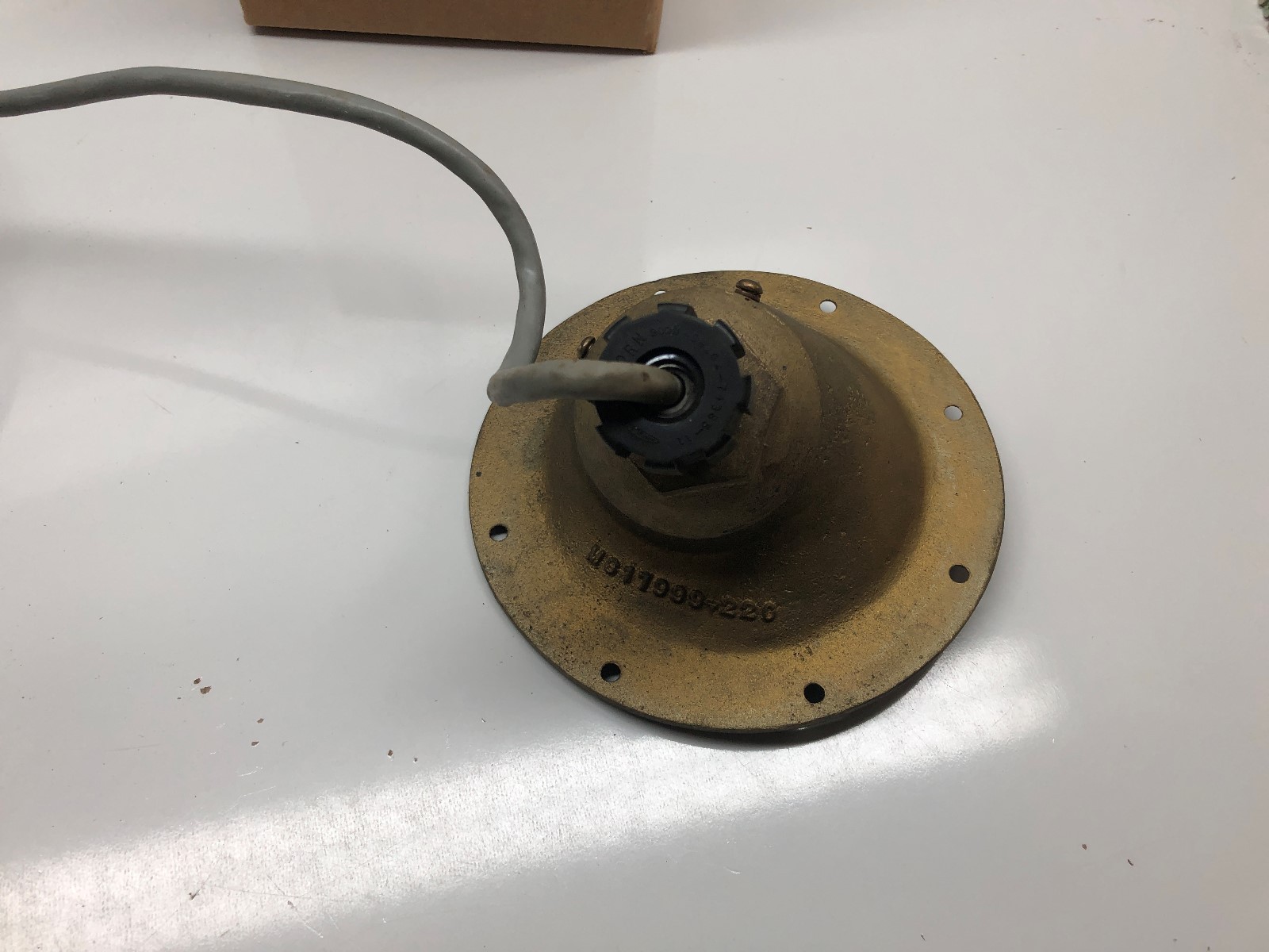 MARINE NAVIGATIONAL LIGHT