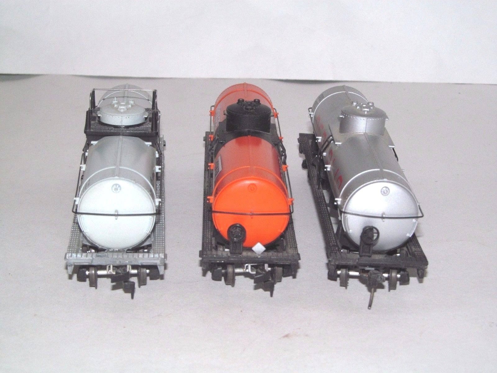 3 HO Train Cars Chemical Tank Diecast Chassis Hooker GATX Vintage Mantua Tyco