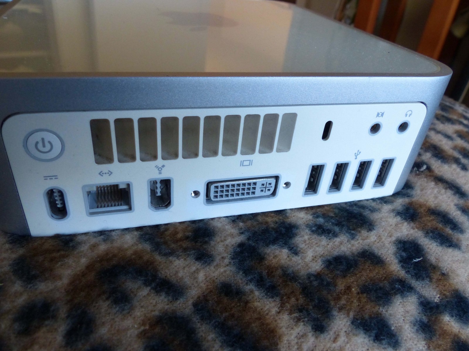 Apple Mac Mini 1.66GHz Core Duo 80GB with box