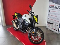 HONDA CB500 HORNET E-CLUTCH in Pearl Horizon White