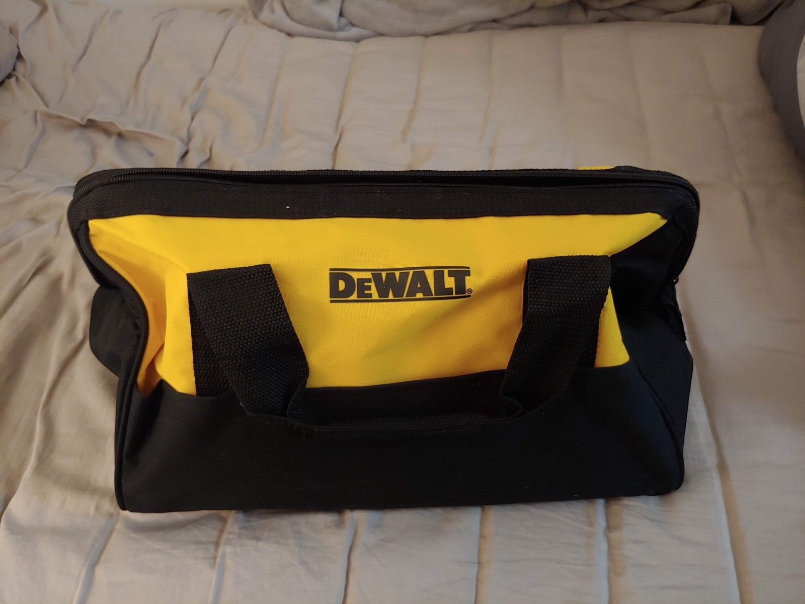 DEWALT DCN662D1 20V 16 Ga. Straight Finish Nailer Kit Used excellent condition
