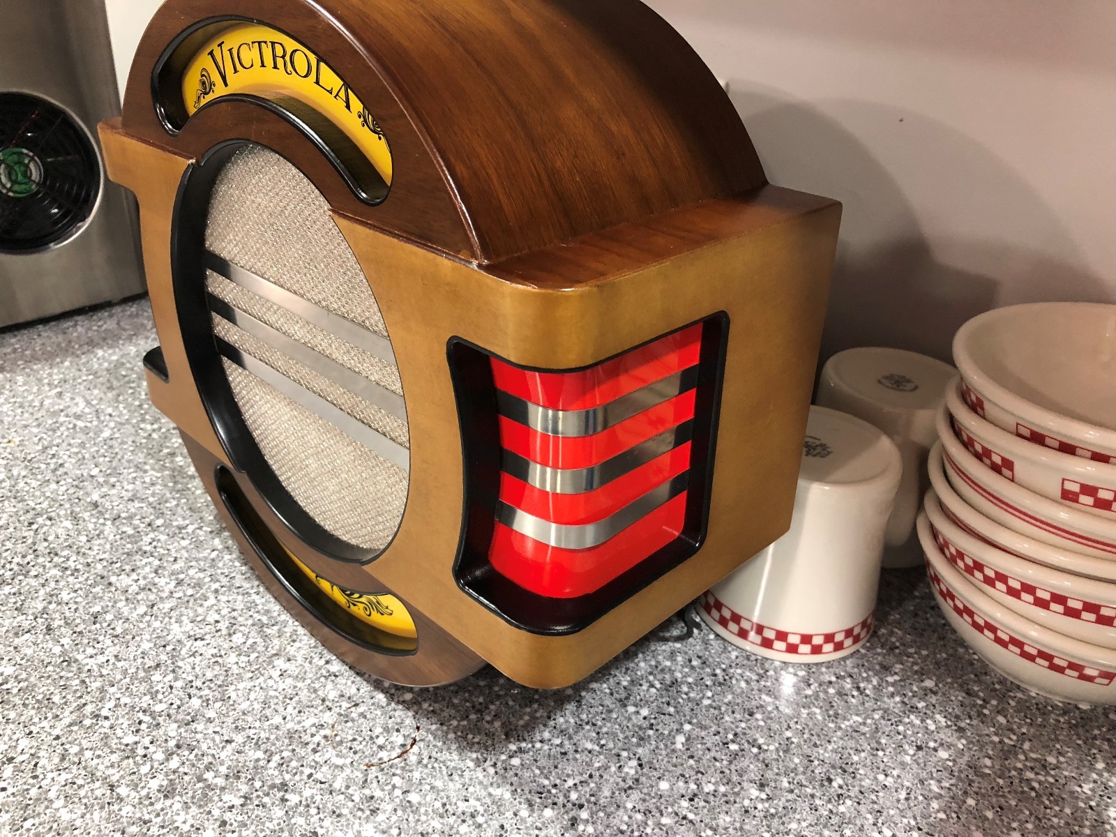 RETRO VICTROLA REAL WOOD BLUETOOTH WALL SPEAKER BACKLIT NEW IN BOX