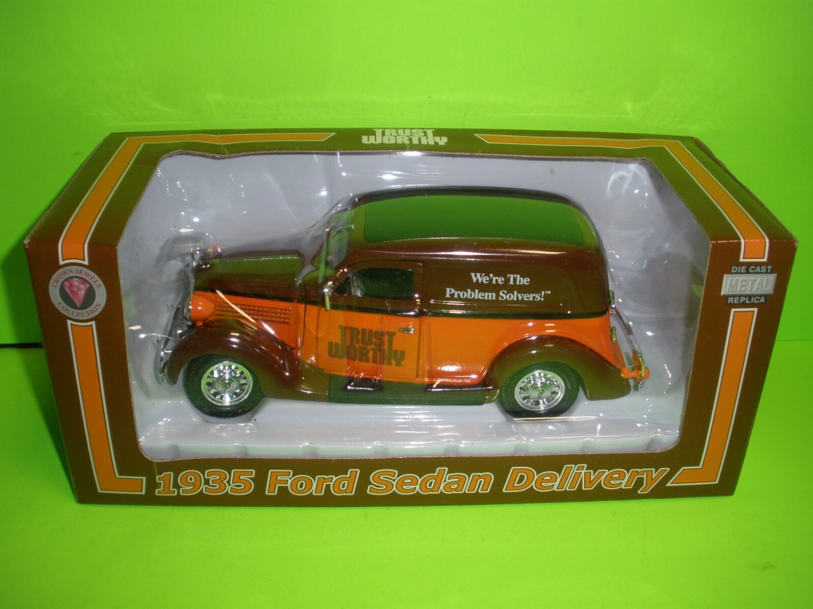 絶版希少 crown premiums 1/24 1935 FORD American Red Cross アメリカ赤十字  1:24 SCALE PREMIUMS \u2014 Crown Premiums