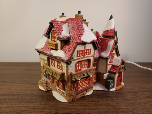Dept56 ノースポールシリーズ サンタクロース夫妻の家 ライト ハウス 陶器 Santa's Light Shop 56.56397 – Department 56 Retirements