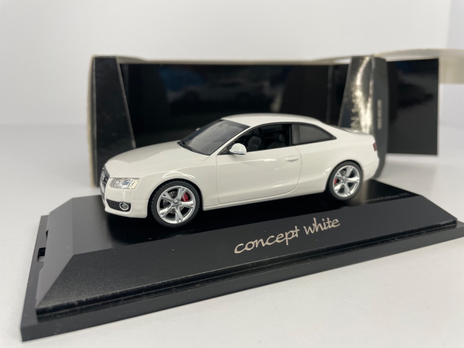 Audi A5 coupé 　1/43 a5クーペ Audi A5 Coupe manhattan grey diecast modelcar 5433 Spark 1