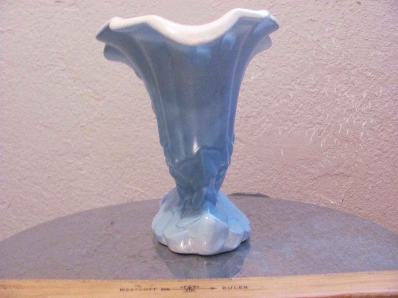 VINTAGE REDWING U.S.A. 1097 BLUE WHITE CORNUCOPIA VASE