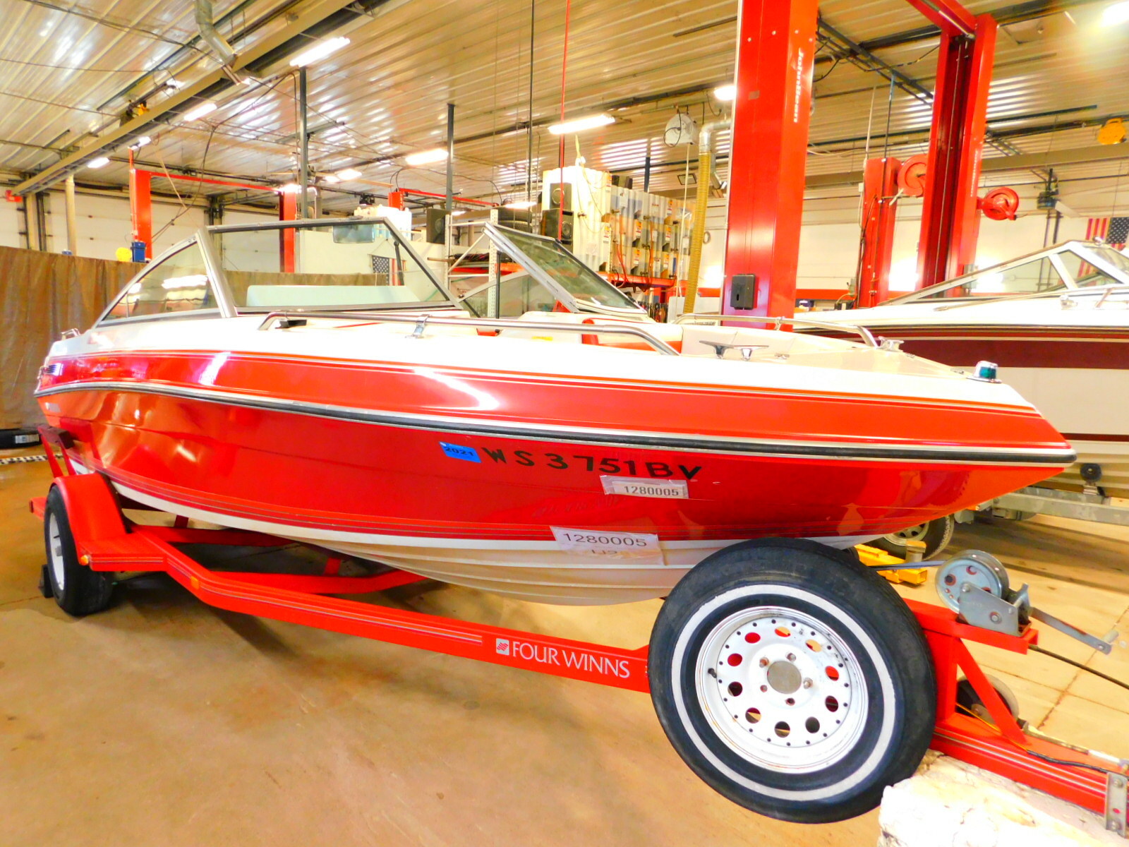 18' Four Winns 180 Horizon OMC In/Outboard w/ Four Winns Trailer T1280005