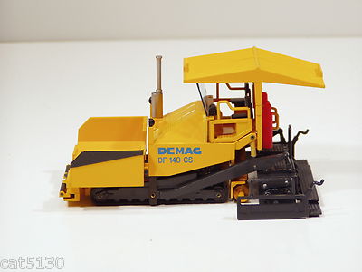 Demag DF140CS Paver - 1/50 - NZG #395 - Mint - No Box