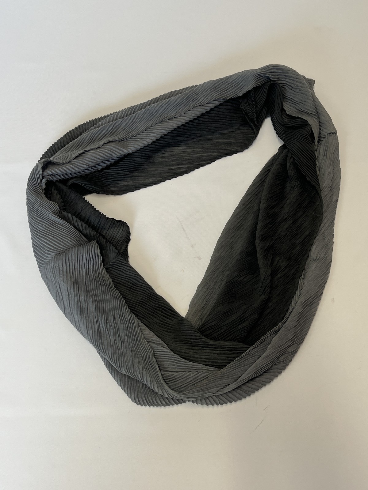 Womens Pleated Gray to Black Gradient Luxury Infinity Scarf EUC