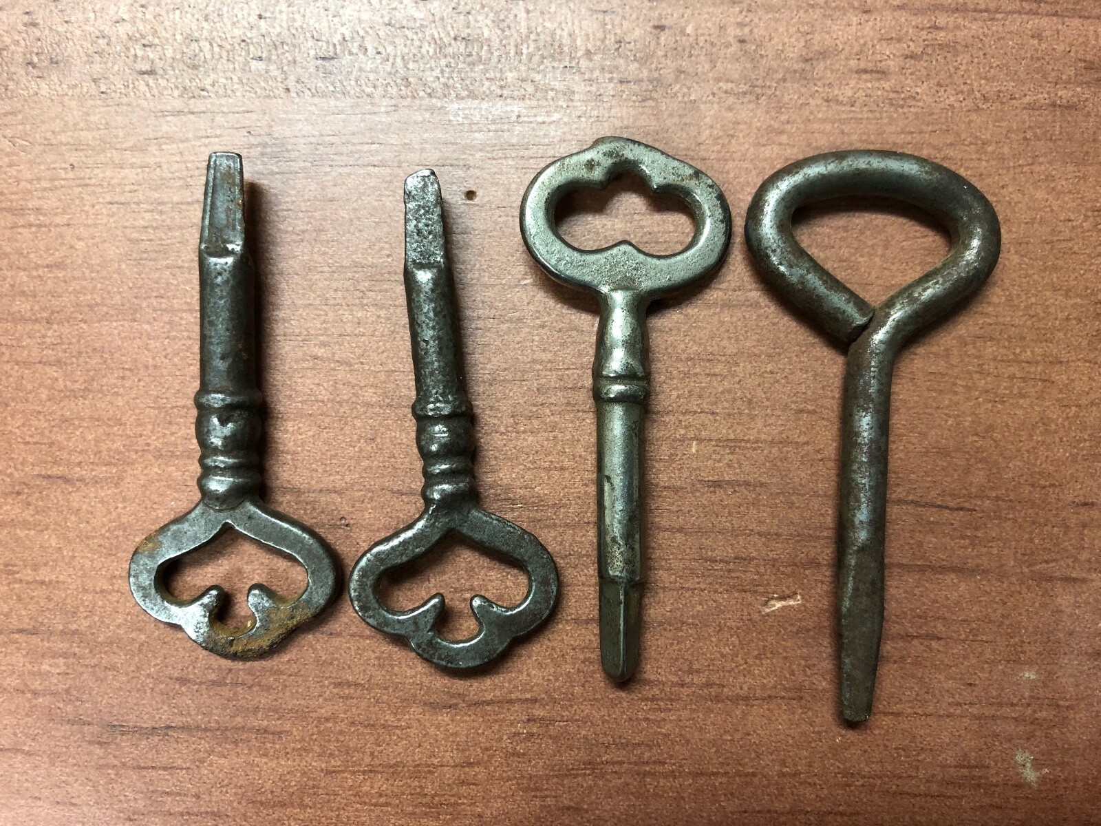 Lot 4 Vintage Old Antique Ornate Sewing Machine Cabinet 3 sided keys triangle