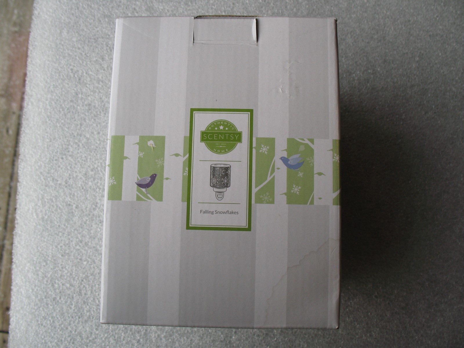 SCENTSY PLUG-IN WALL TYPE WARMER- 