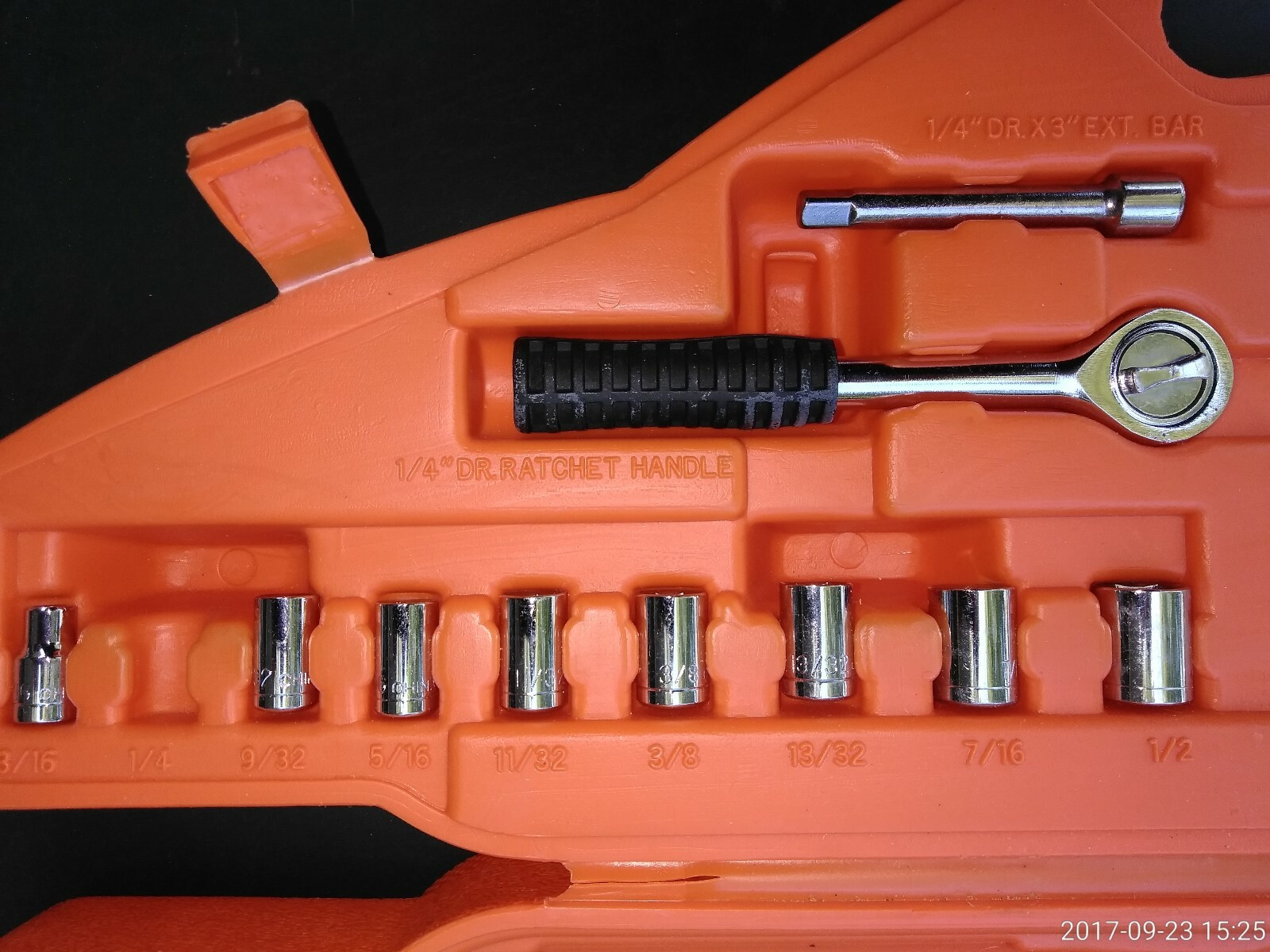 7FFF09 CHILD'S TOOL KIT, SHAPED LIKE A CAR, INCLUDES HAMMER, SOCKETS, PLIERS, GC