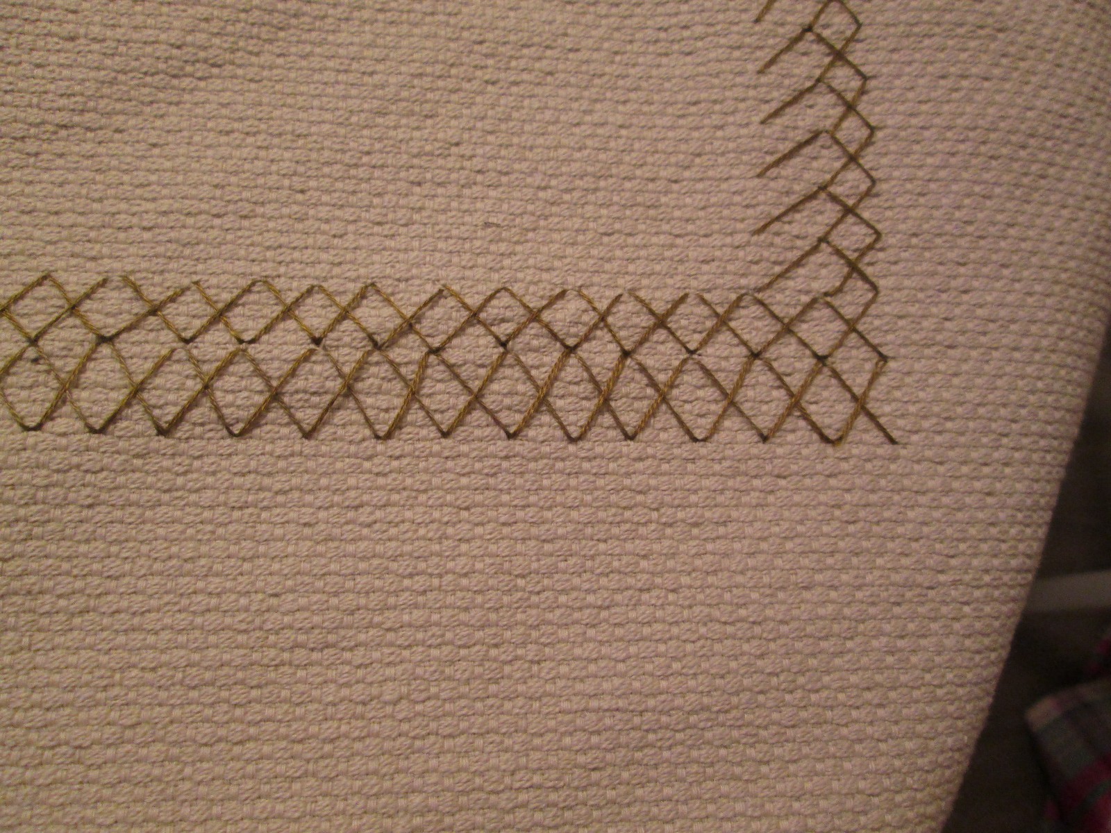 VTG BED C0VER SPREAD 0R TABLECLOTH HEAVY ECRU COLORED WOVEN CLOTH PINK ROSES