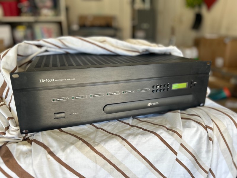 Niles ZR-4630 Multiroom Audio Receiver w/ Wall Mount Controller Units