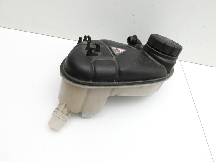 Mercedes W176 A180 15-18 1,6 85KW Ausgleichsbehälter für Kühlmittel Mercedes W176 A180 15-18 19.10.2016 gebraucht Vorschau 3