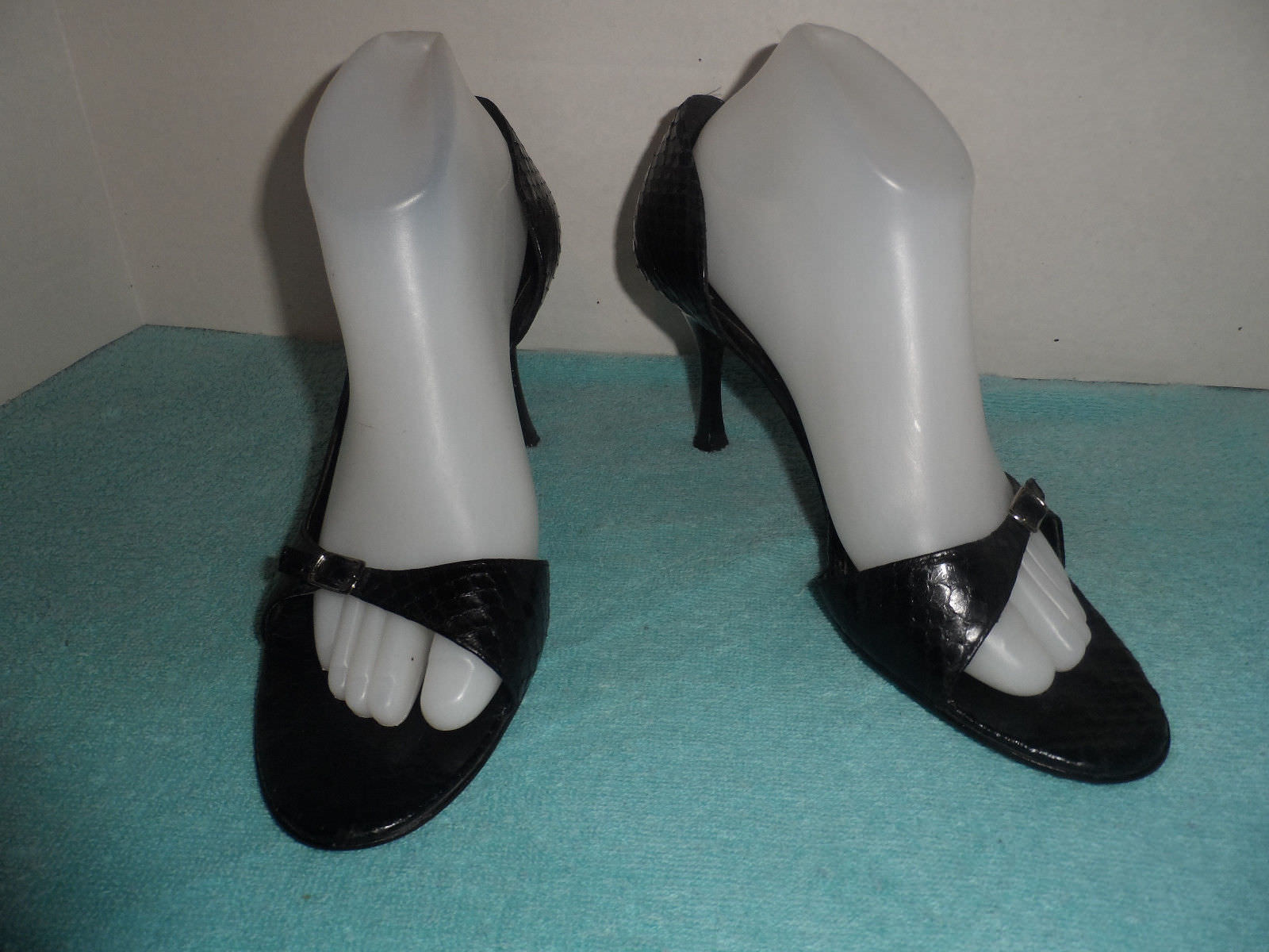 Tacones para mujer de la Casa Blanca en el mercado negro