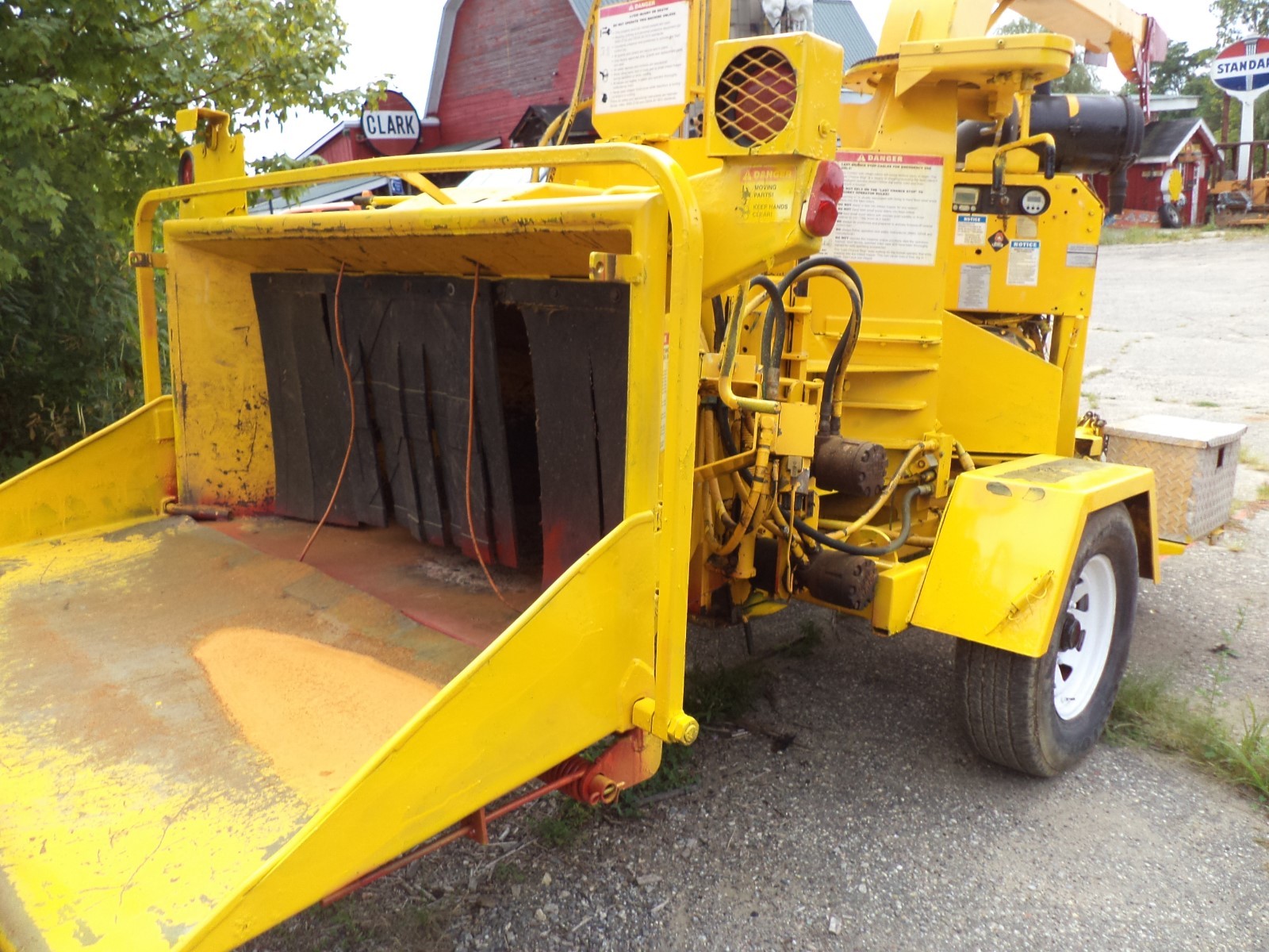 05 BRUSH BANDIT 250 xp CHIPPER    DIESEL HDY FEED ONE  QWNER!!!!