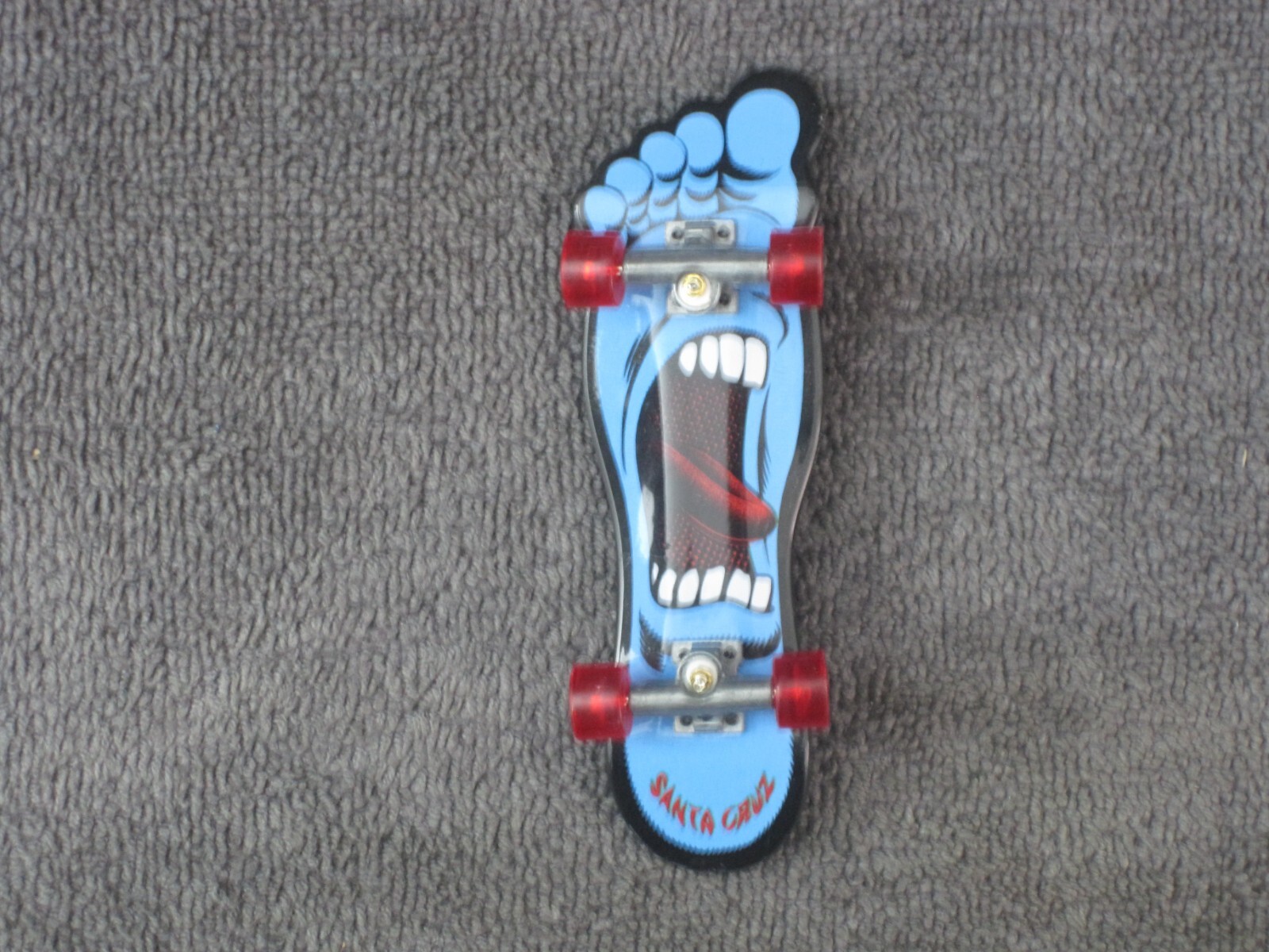 Santa Cruz Screaming Foot Tech Deck shaped cruiser 96mm