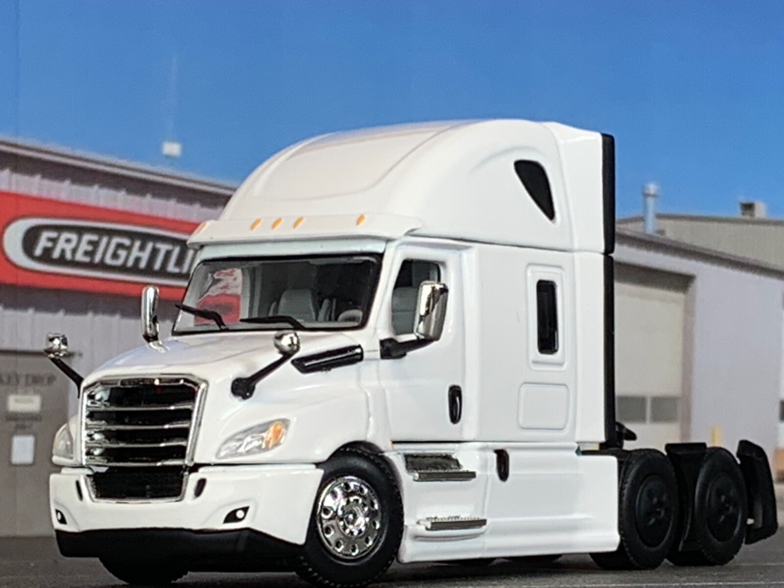 DCP 1/64 freightliner アメリカン　トレーラー 1/64 DCP BLACK/RED FREIGHTLINER CASCADIA W/ WABASH DURAPLATE