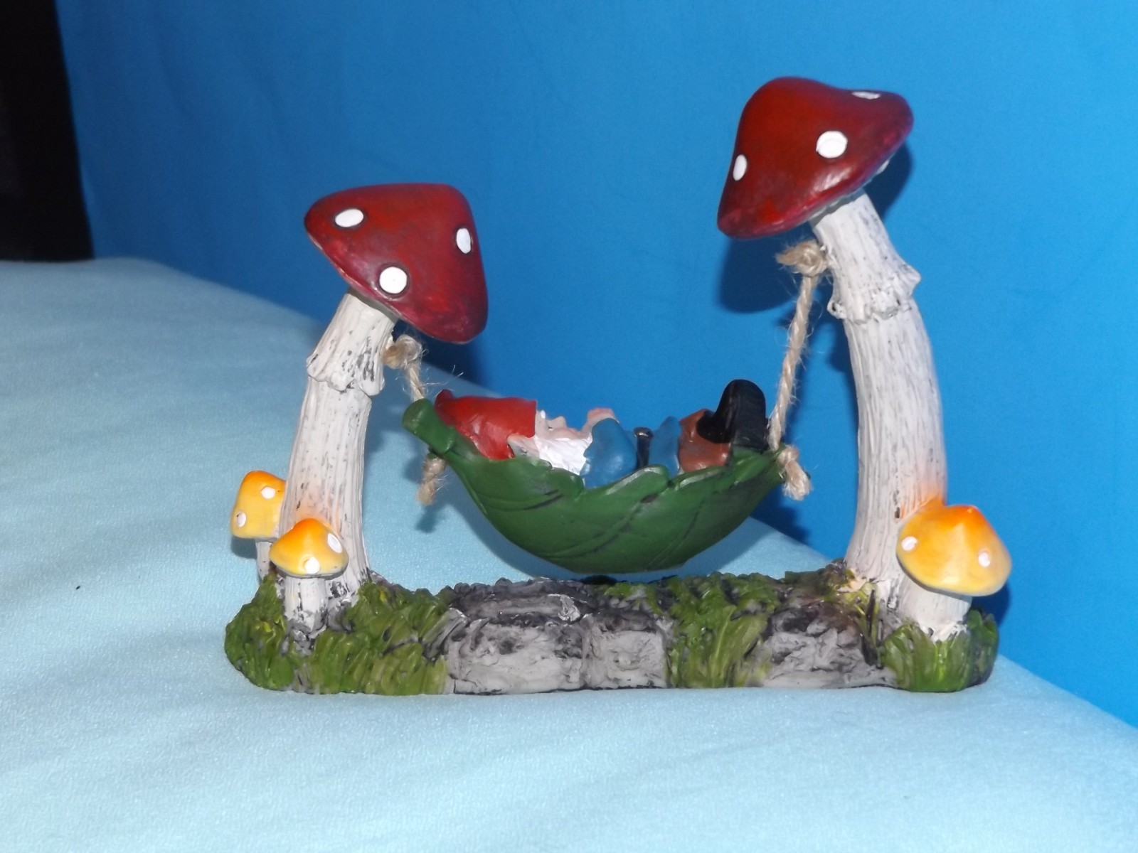 Cute GNOME in LEAF HAMMOCK w RED MUSHROOMS Fairy Garden MINIATURE Dollhouse