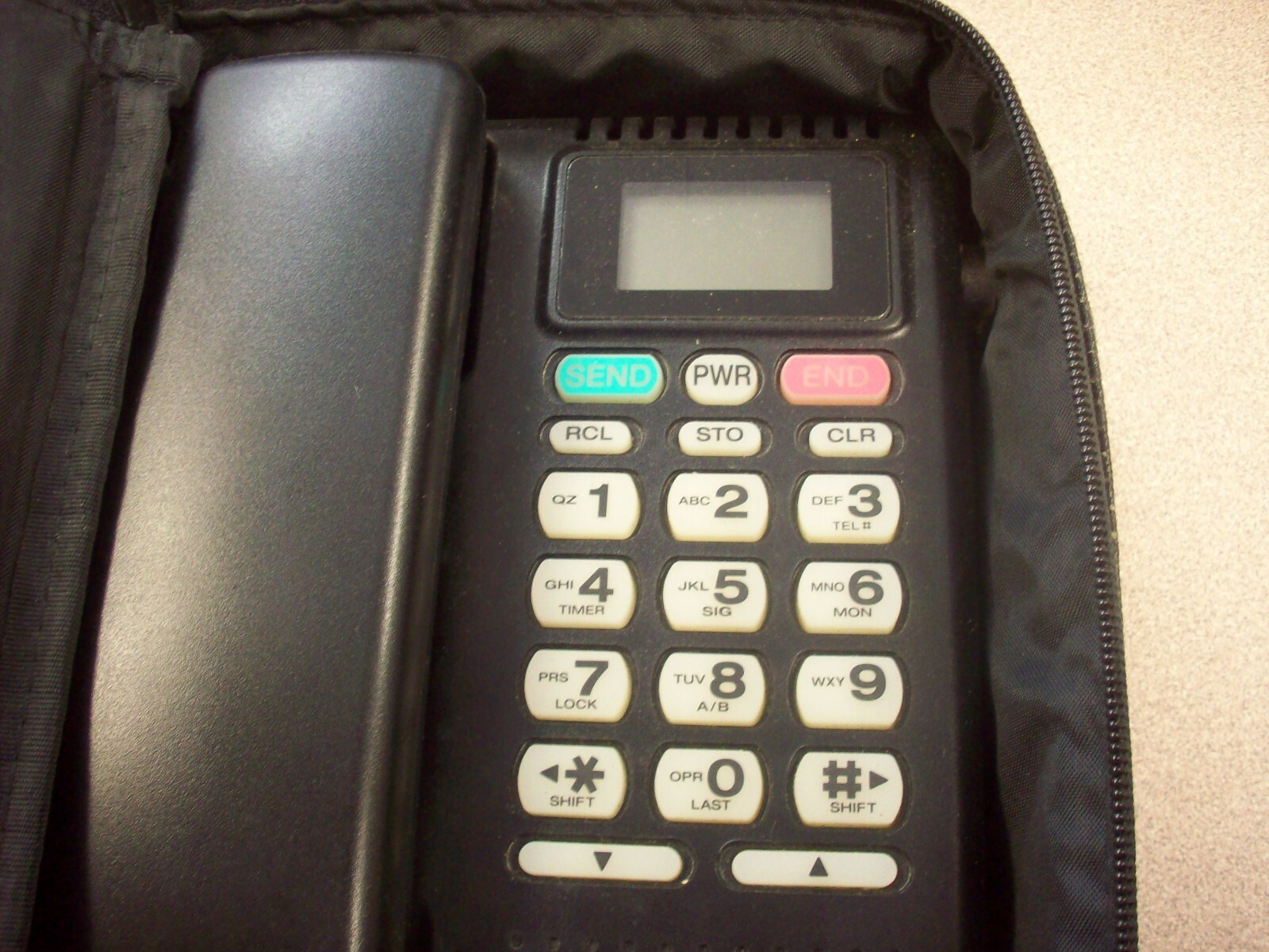 VINTAGE UNIDEN CP 1700  CELLULAR MOBILE TELEPHONE BAG PHONE