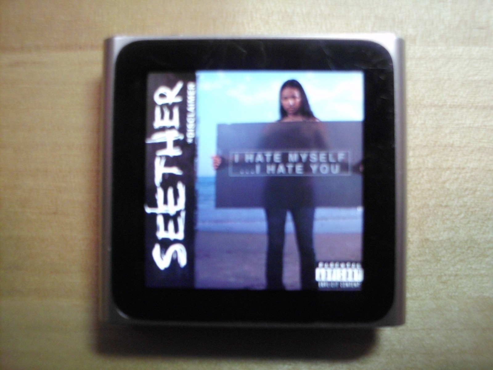 Apple 6th gen ipod nano, silver, 8GB - excellent with 505 songs & nice bundle -