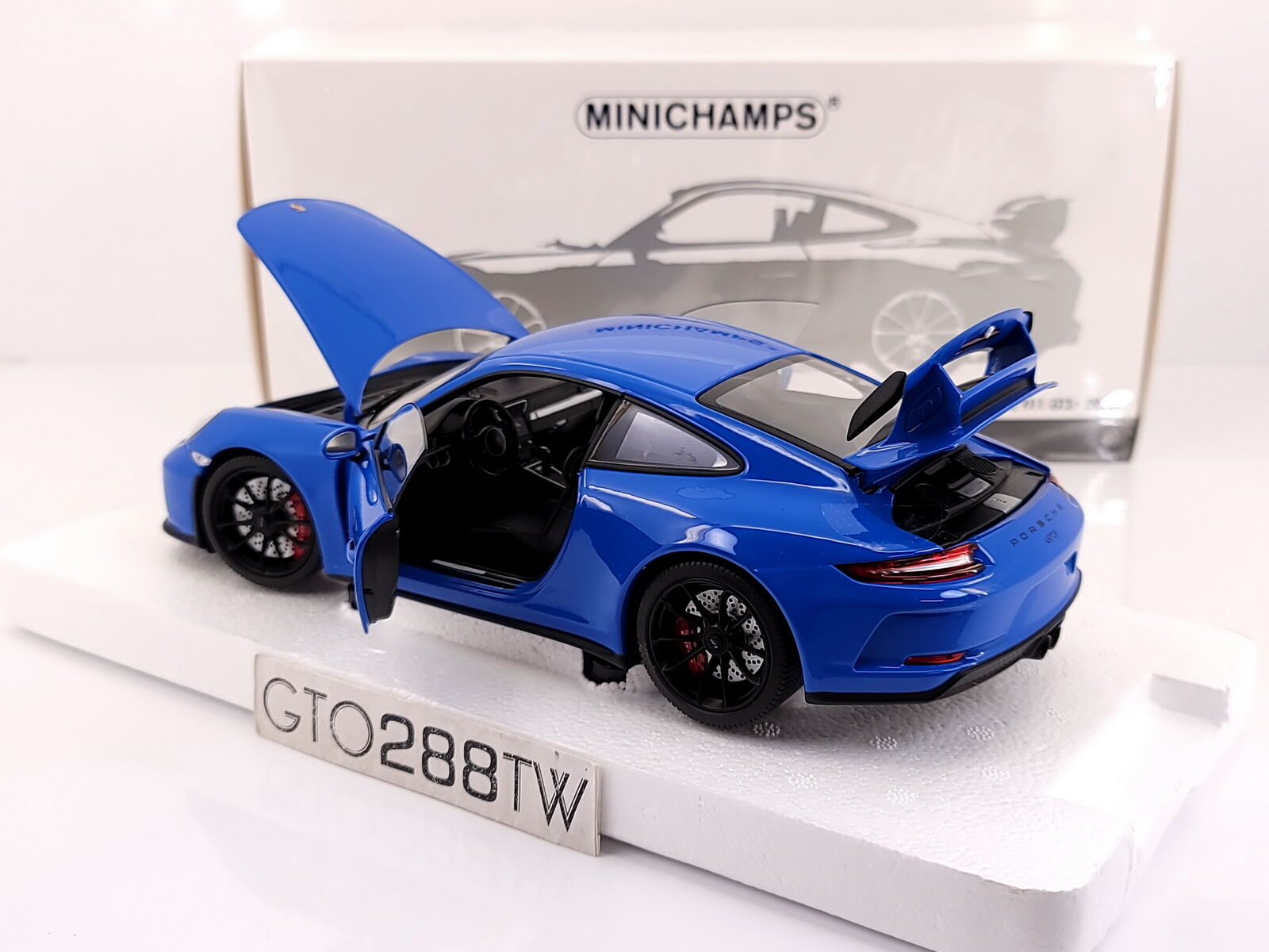 Minichamps 1:18 scale Porsche 911 GT3 2018 - Blue(Type 991.2 Minichamps 1:18 scale Porsche 911 GT3 2018 - Blue(Type 991.2