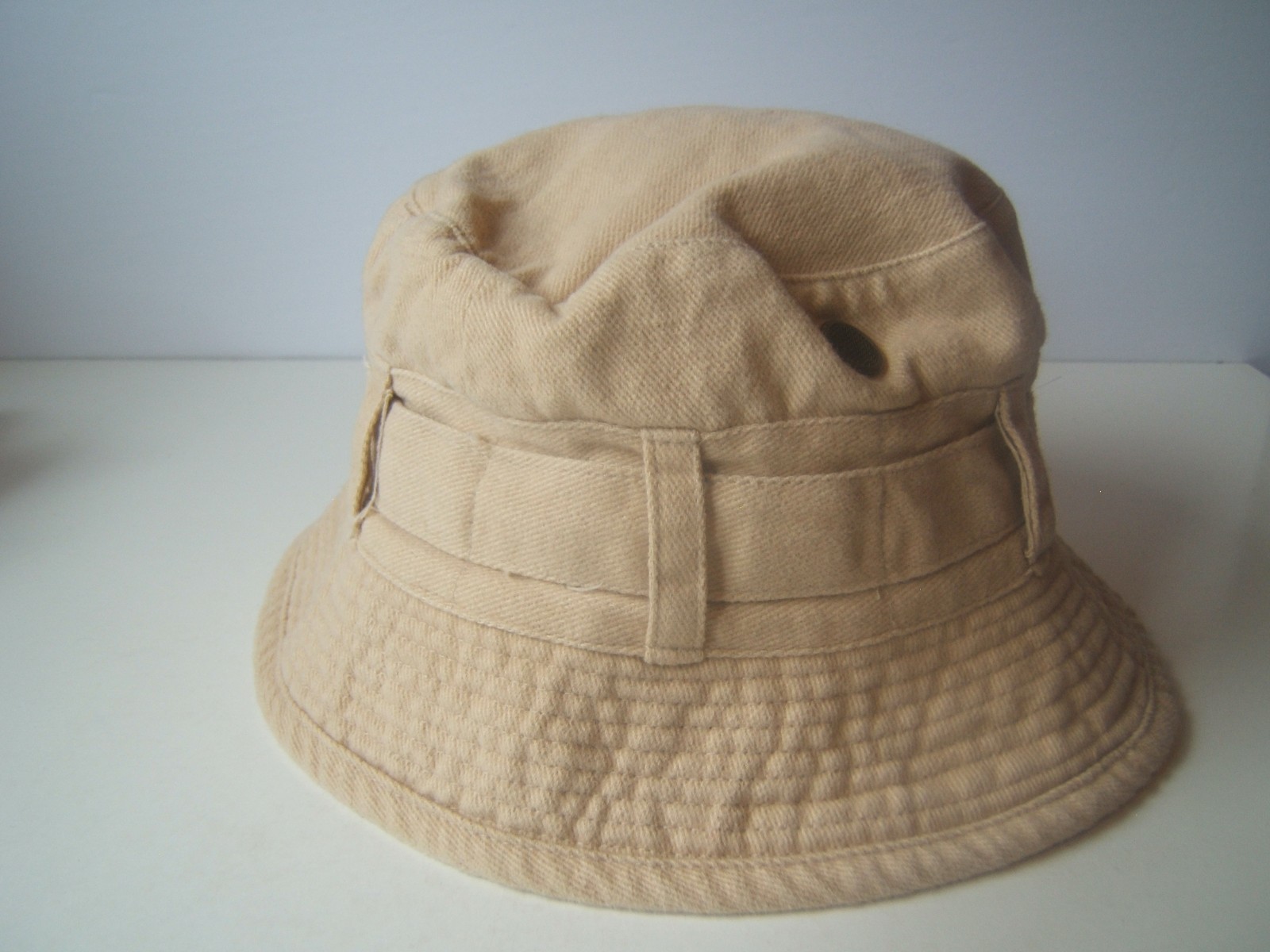 World Famous Bucket Hat L Fitted Zipper Compartment Beige