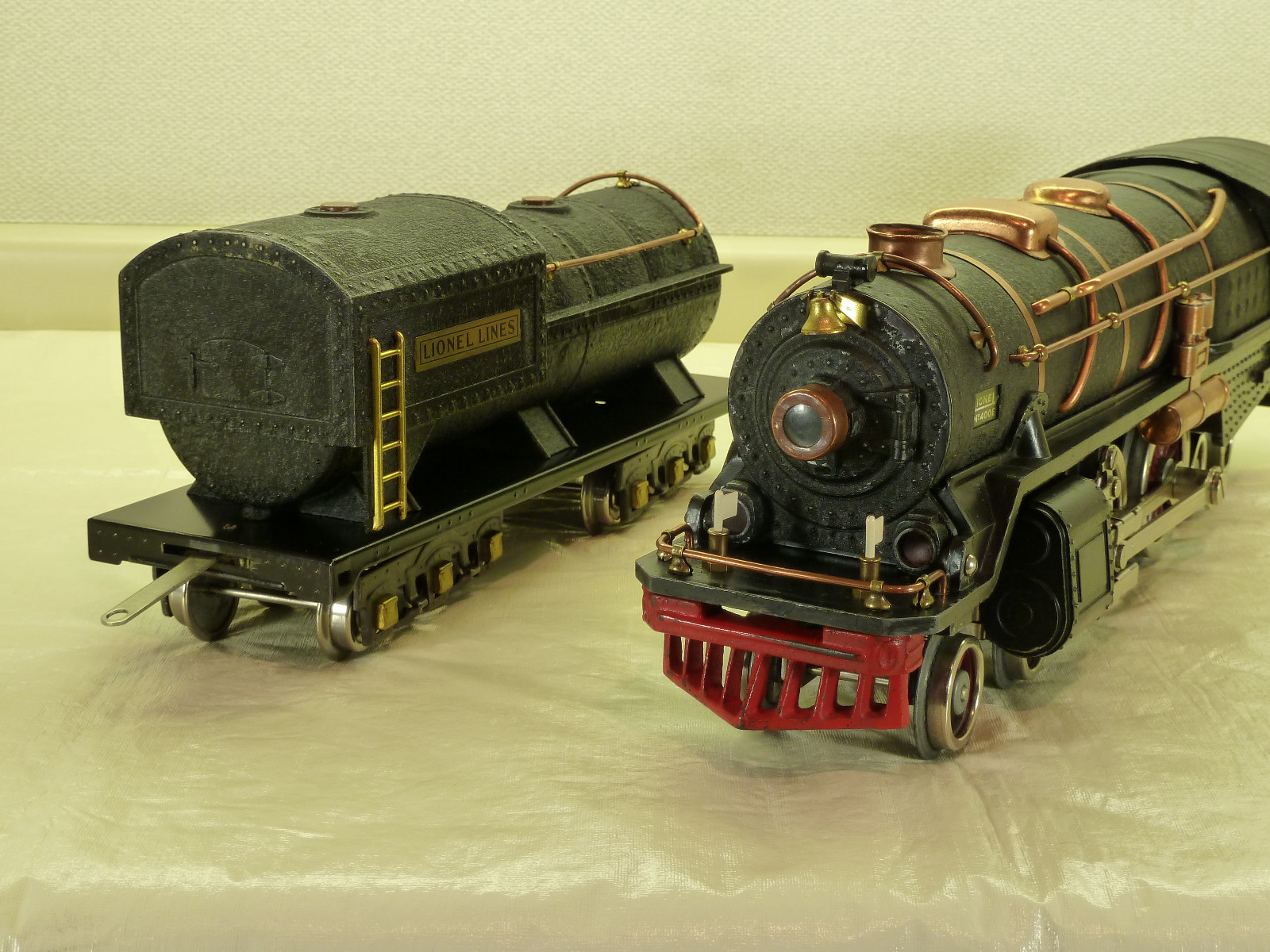 LIONEL 1932-33 BLACK CRACKLE 400E LOCO & 400T TENDER - RARE