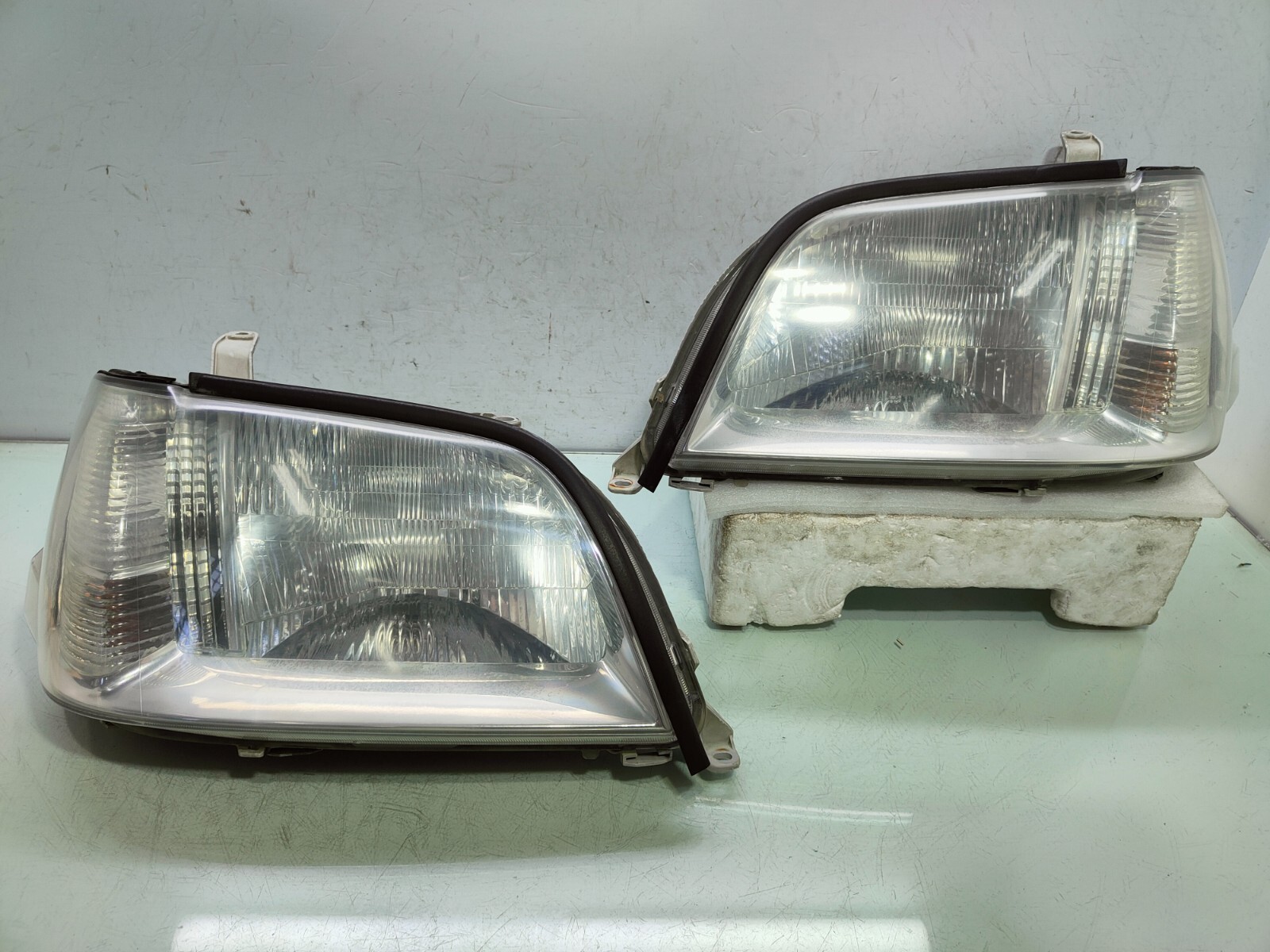 JDM Toyota Crown Royal Extra JZS171 99-03 Front HALOGEN Head