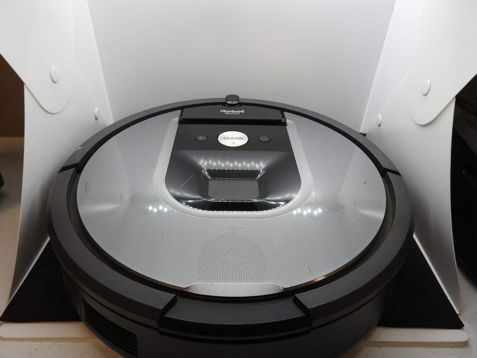 Irobot Roomba 960 Robot Vacuum Only For Parts!!!! | eBay