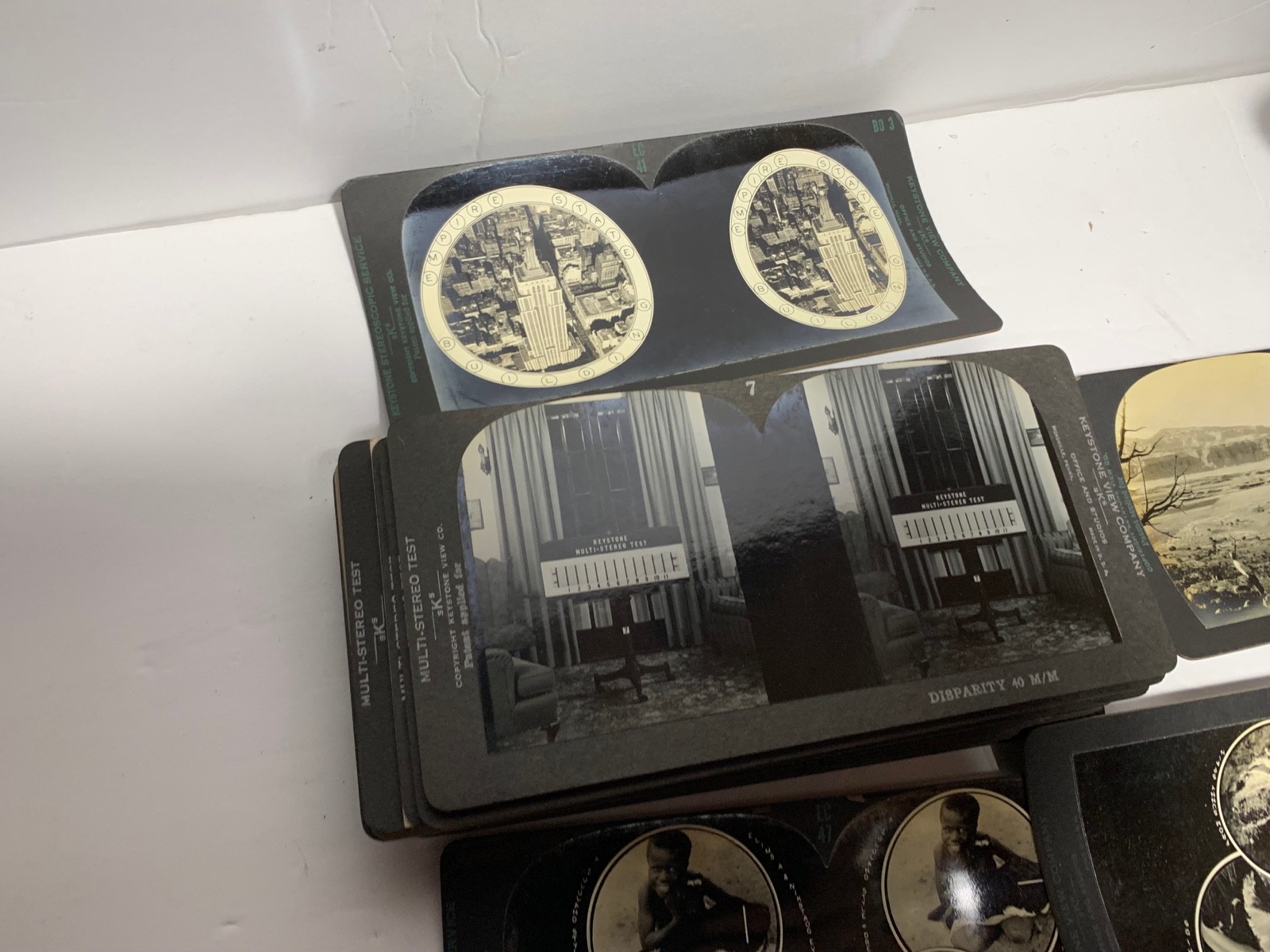 The Keystone Eye Comfort & Depth Perception Series-Stereoscope viewer & 30 cards