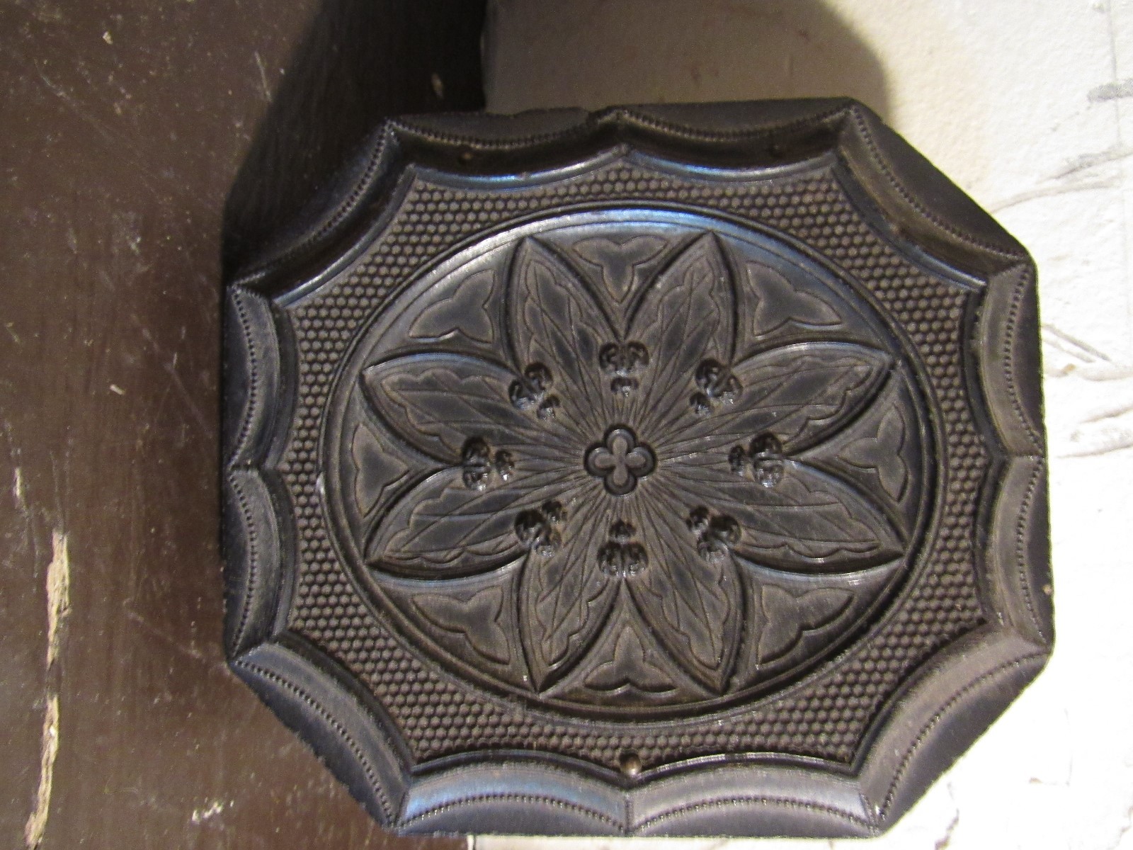 ANTIQUE GUTTA PERCHA  FRAME CASE WITH ORIGINAL LABEL!