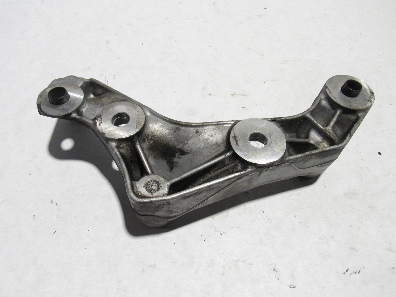 Mercedes S550 C217 2015 Right Engine Motor Oil Pan Support Bracket Mount 14-17*Y
