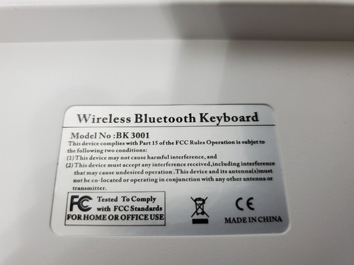 Apple A1314 Wireless Keyboard & Model BK3001 White Keys Aluminum Metal UNTESTED