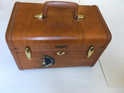 vintage royal traveller train case