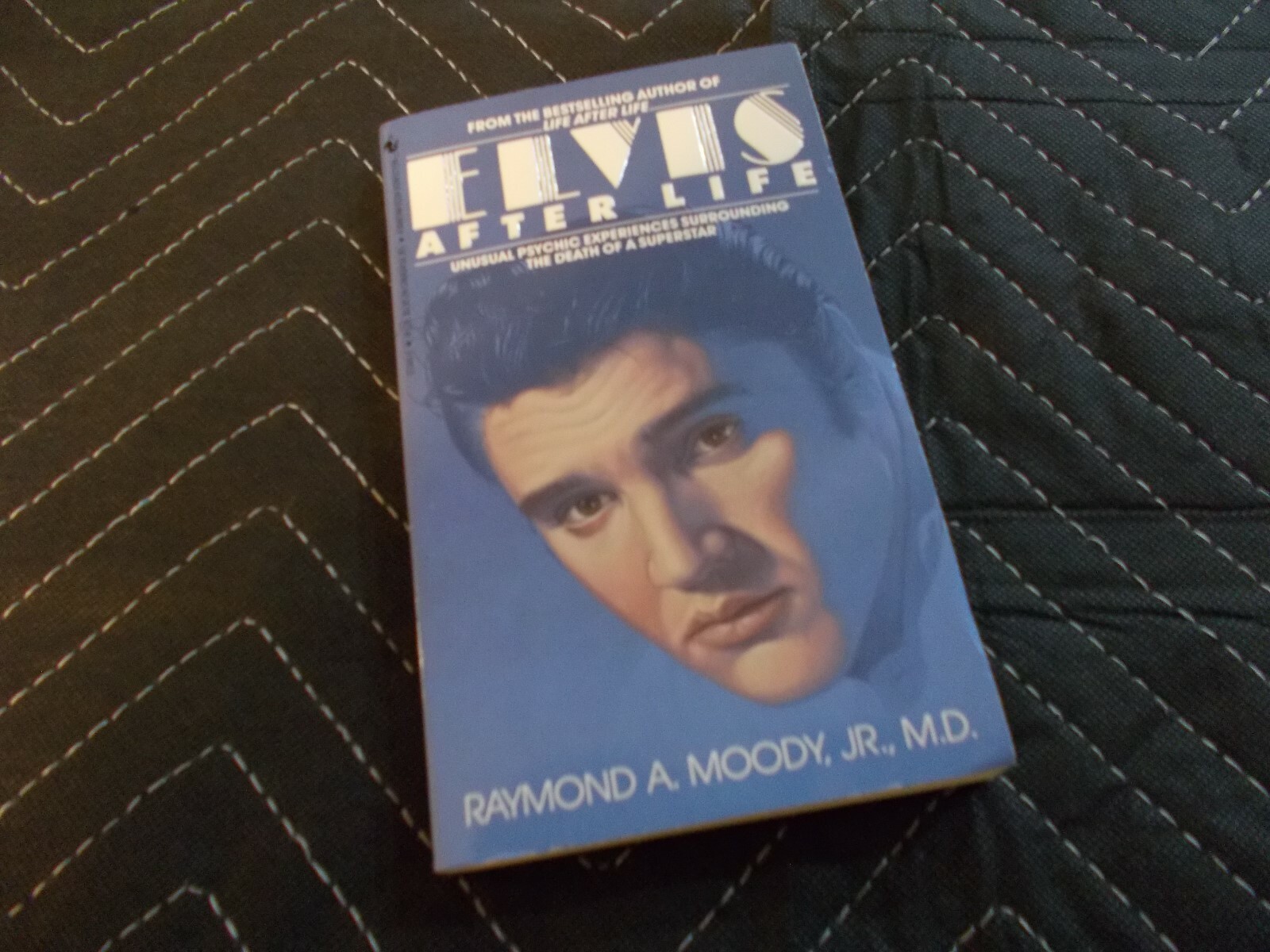 Elvis After Life by レイモンド・ムーディー