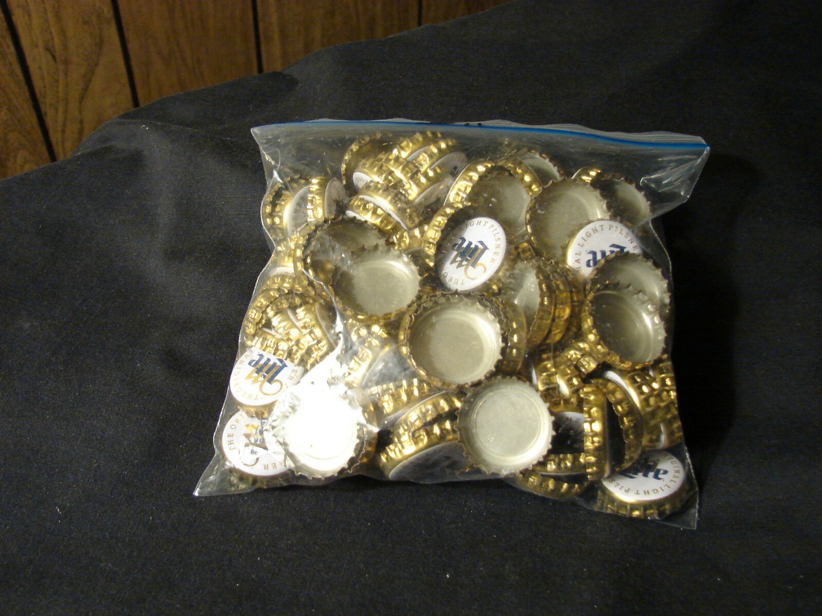 100pc Lot Miller Pilsner Lite Beer Bottle Caps ~ NO DENTS -  Clean