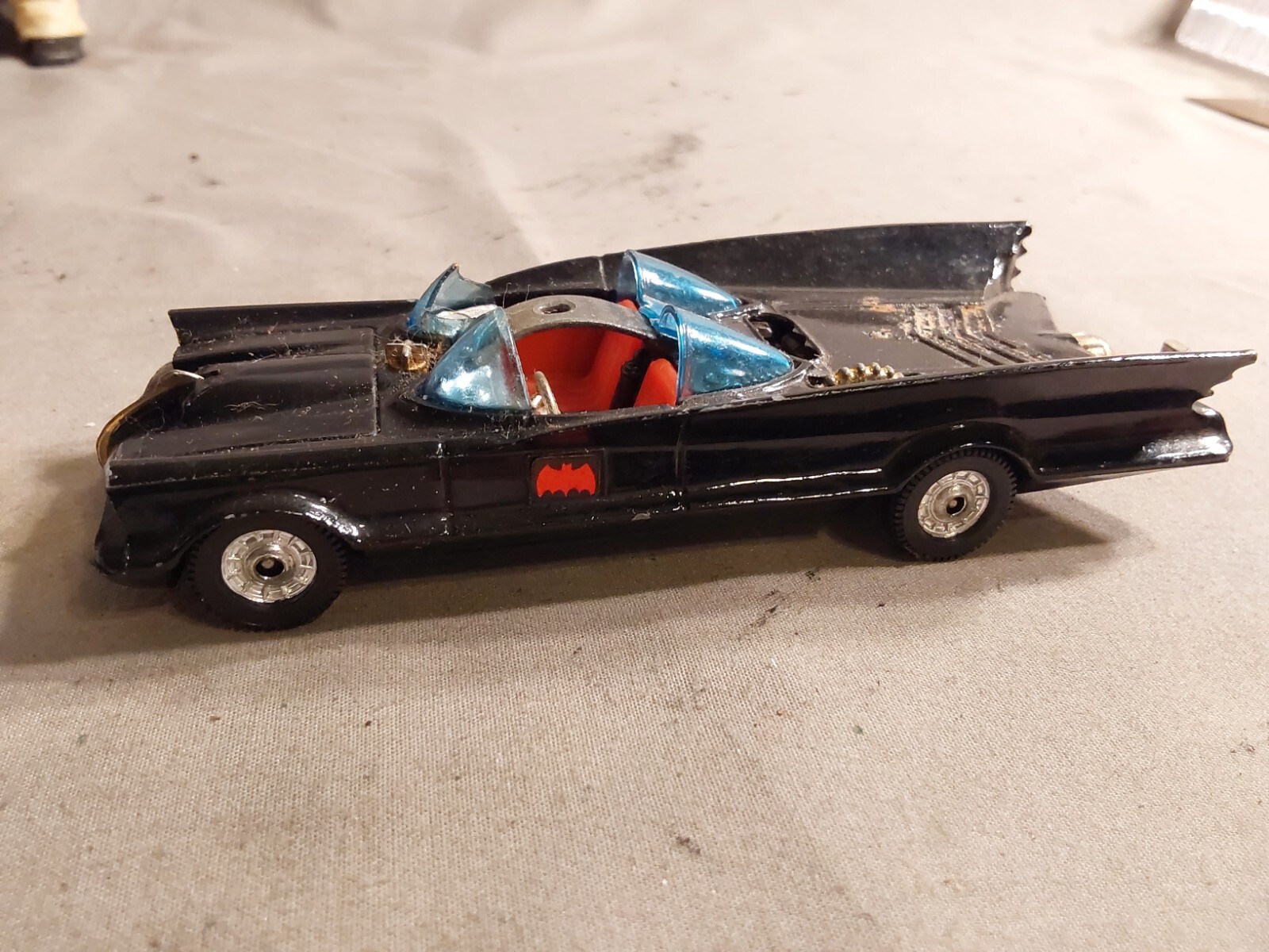 Corgi Toys Batmobile バットマン　ミニカー Batmobile with Batman and Robin - Gloss Black Edition (267