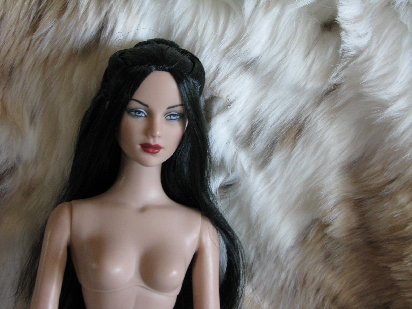 ASHLEIGH TONNER DOLL BLUE EYES, HARD TO FIND, SUPERB DOLL !!