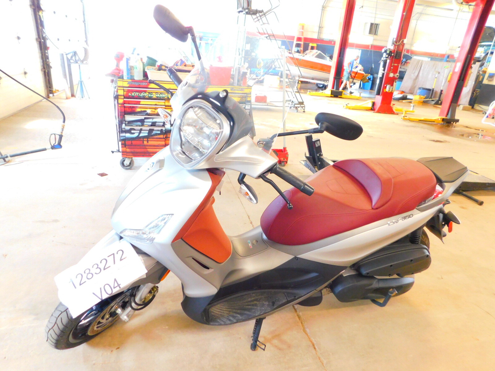 2014 Piaggio Vespa BV350 Moped T1283272