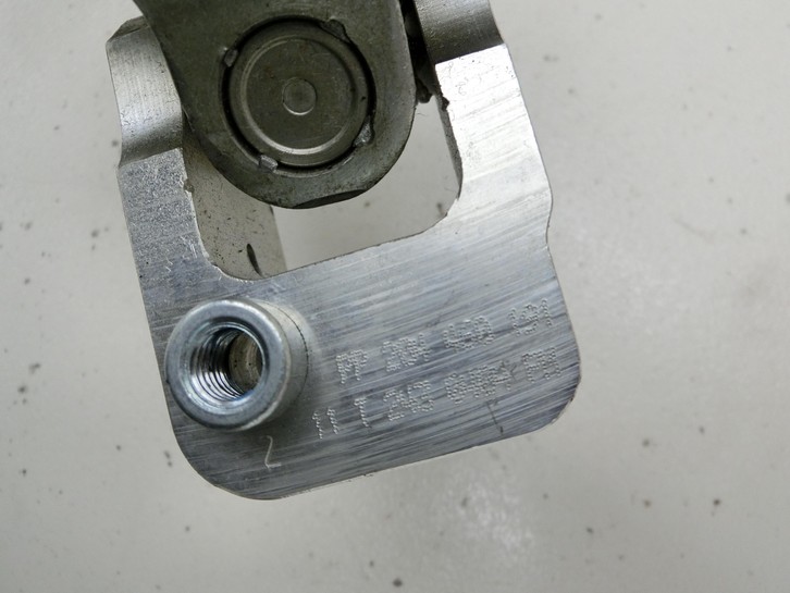 Mercedes W204 S204 C180 11-14 Lenkungsteil oberes Kreuzgelenk Mercedes W204 S204 C180 11-14 10.10.2011 A2044620278... Vorschau 3