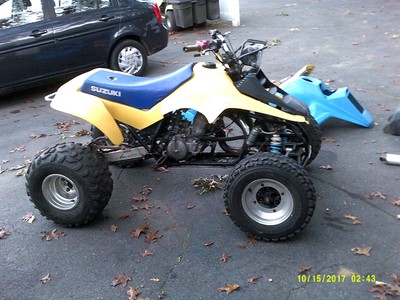 1986 Suzuki LT250R plus many spare parts with complete frame