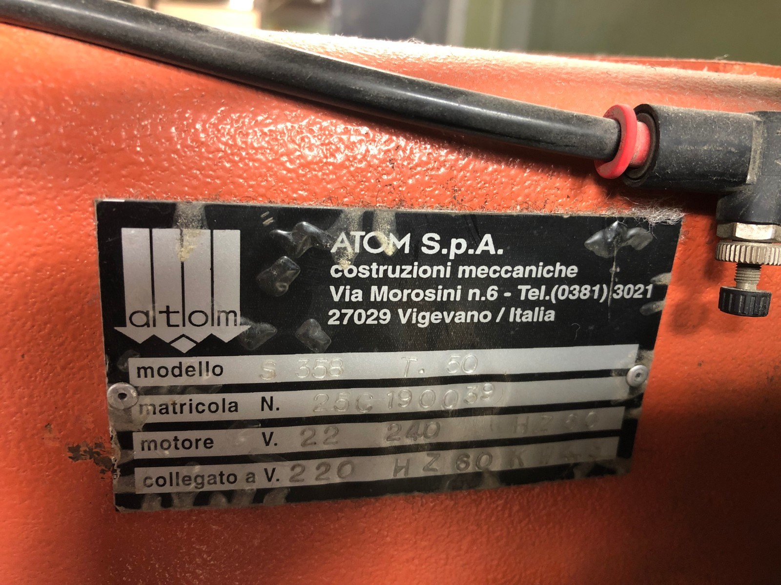 Atom clicker beam press