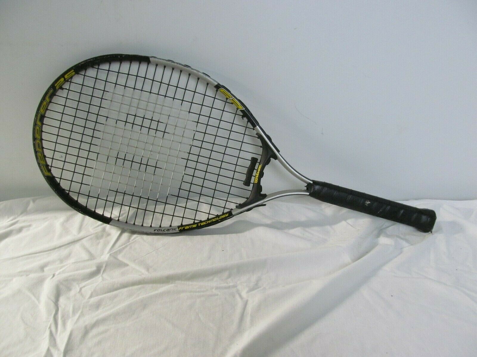 Used Wilson FEDERER TEAM 105 Adult Tennis Racquet Black 4 1/4