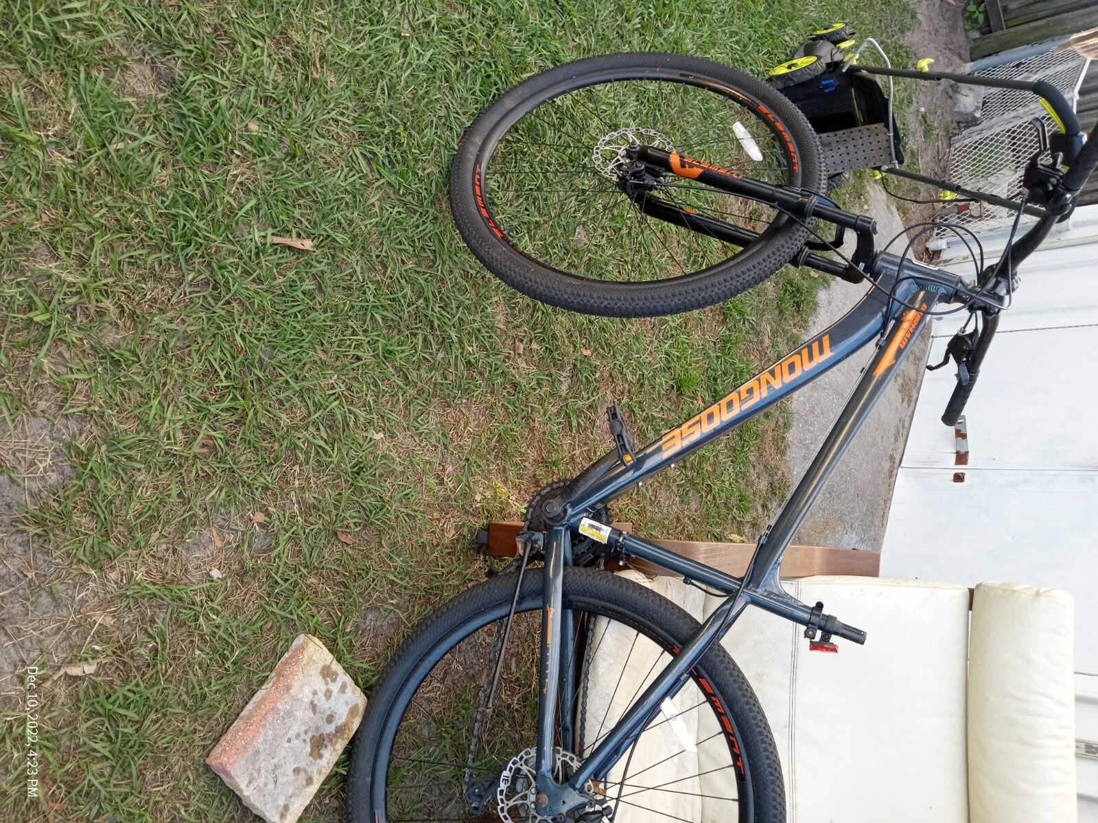 mongoose hatchet 29 men's mountain bike