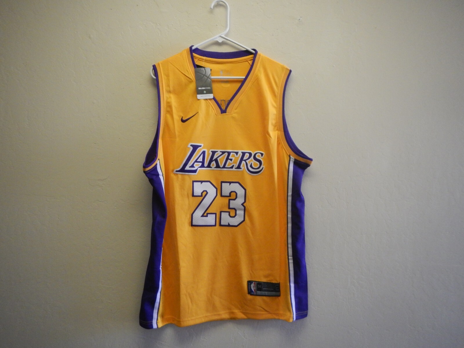 Lakers JAMES 23 ジャケット s-l1200.jpg