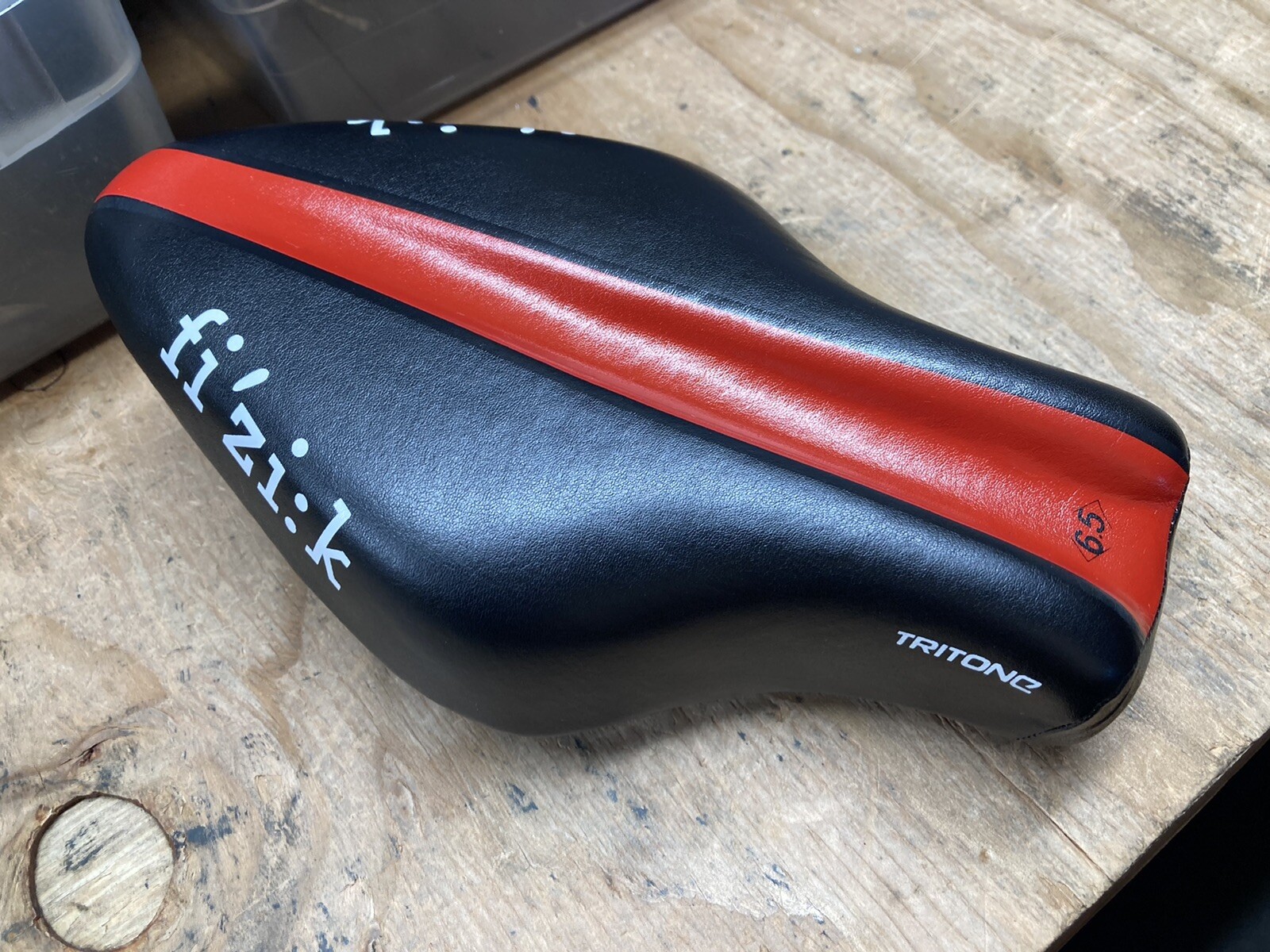 Fi'zi:k TRITONE フィジークトライトーン 赤×シルバー Fi:zi:k TRITONE